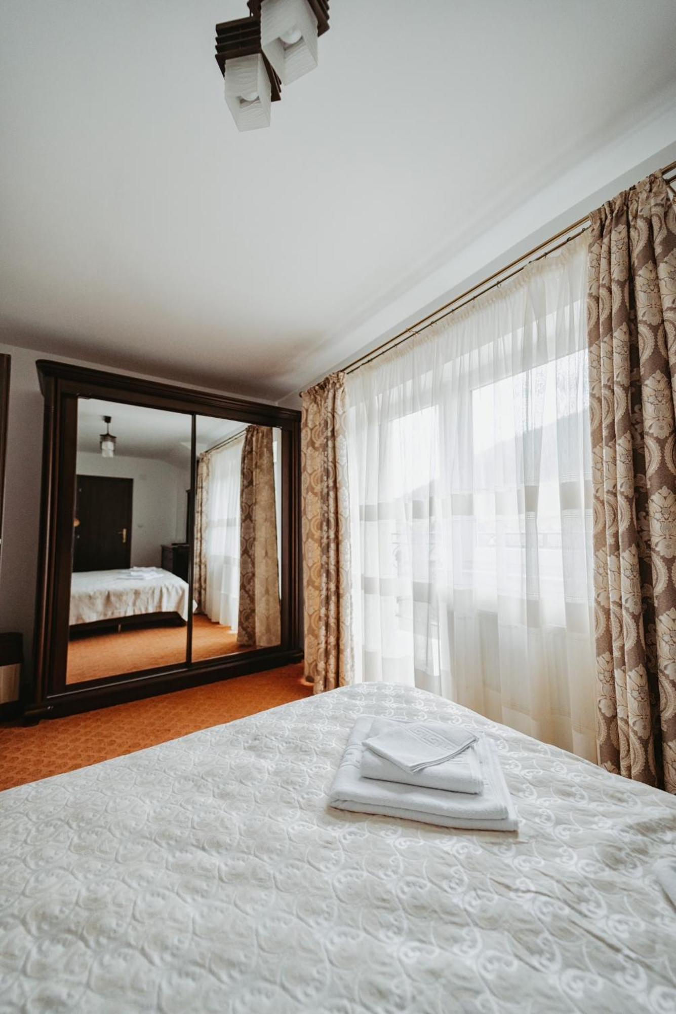 Complex Turistic Constantin Bucovina Hotel Campulung Moldovenesc Exterior photo